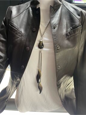 Elegant Brown Teardrop Pendant Necklace - Unbranded